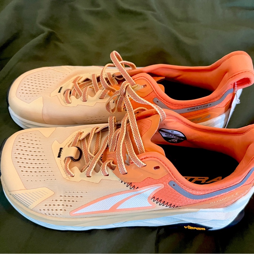 NEW Altra Olympus 5 Trail Runners